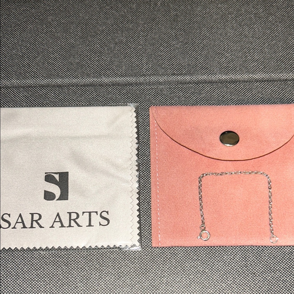4inch Sterling Silver Chain with Pink Pouch.